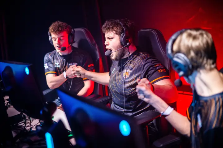 ESPORTS-TEAM